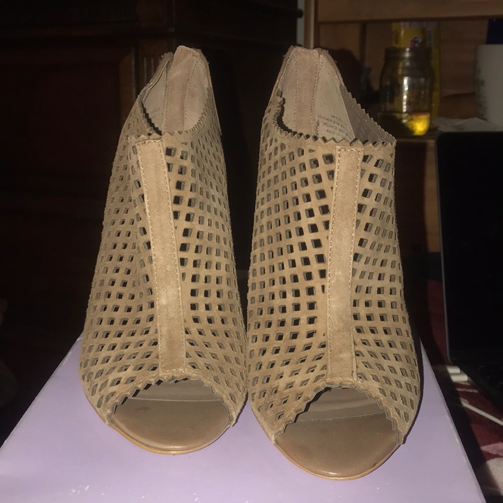 Marc Fisher Taupe Suede heels 7 1/2